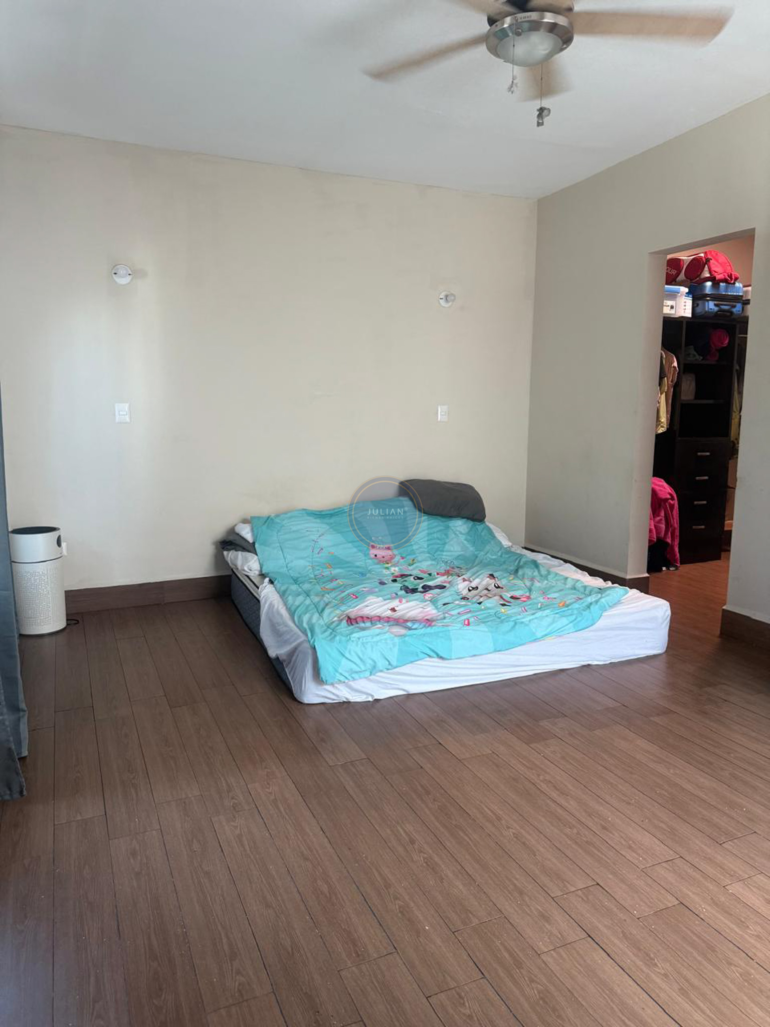 193984bf-5480-421d-b73c-404936060407