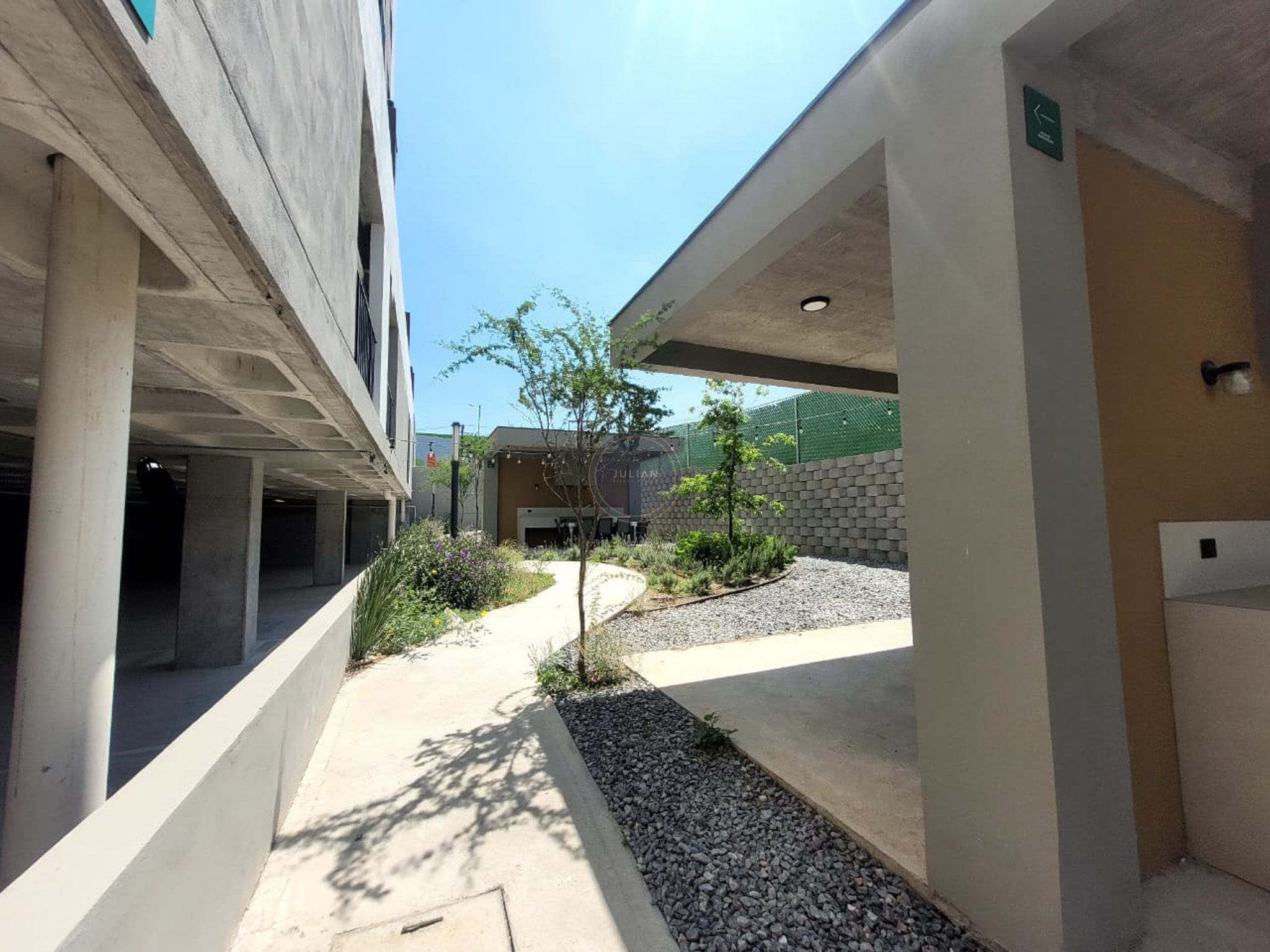 5e98fa52-4335-4566-9b3b-d63b3a616311