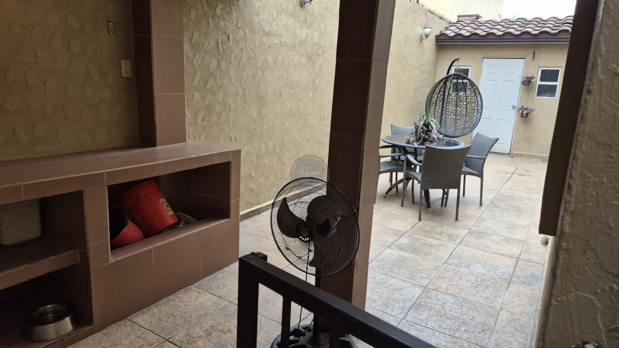 9f5fb238-5ebf-4c54-8492-d327d79e3896