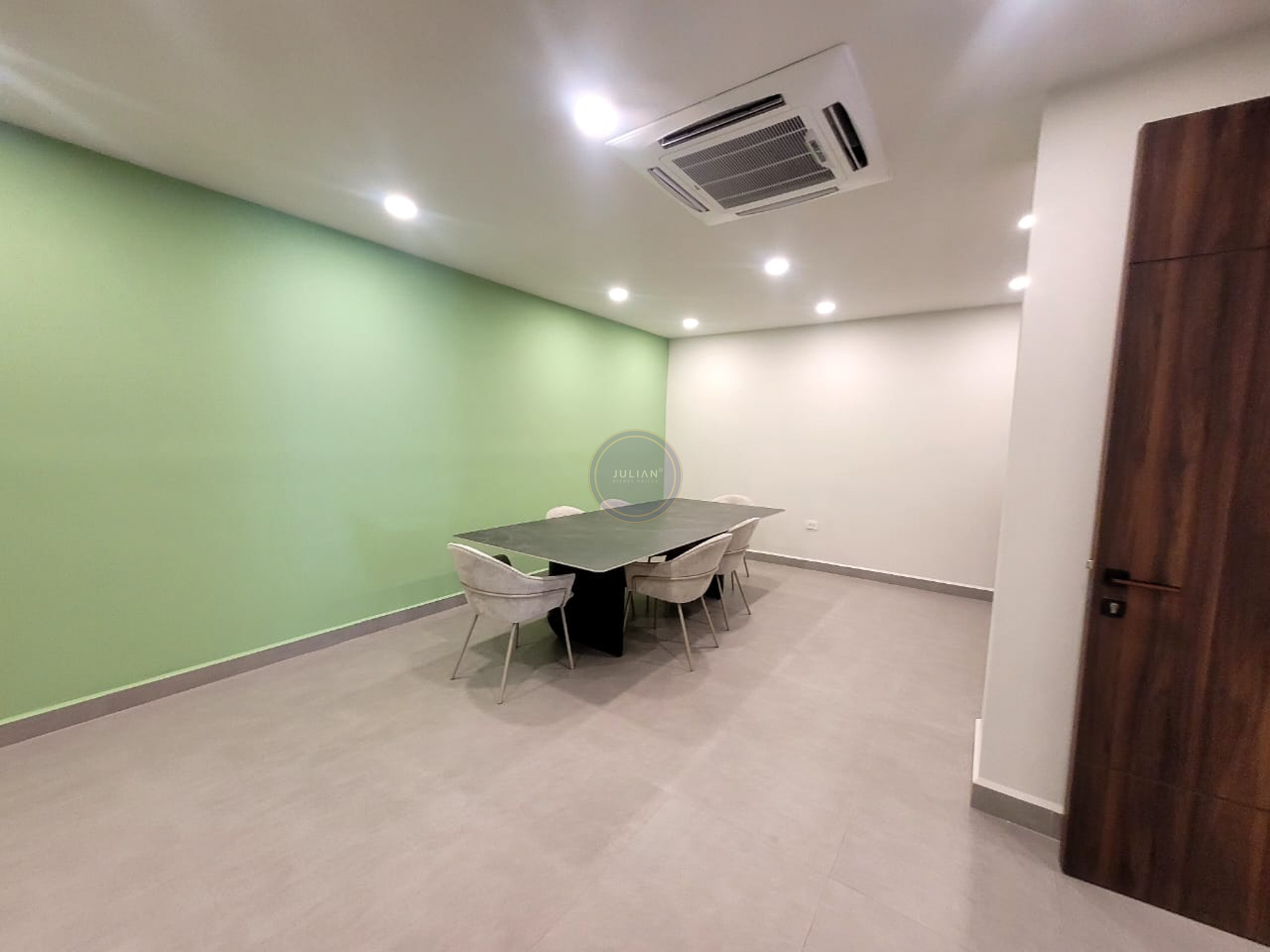 c8ba993c-f556-4bde-ab20-a66f95bd8559