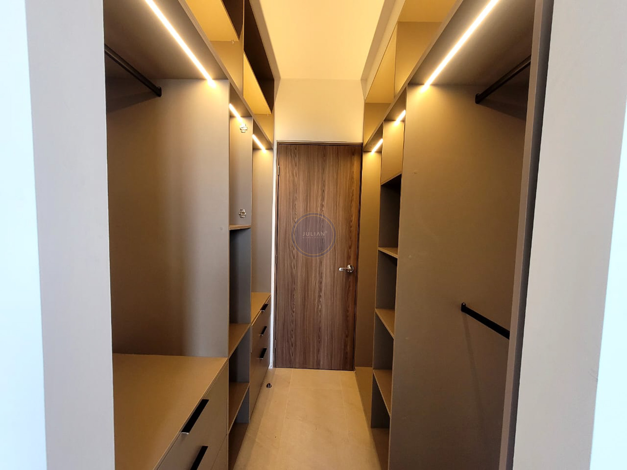 c9970250-41fd-4d9f-82ff-155b75c3c631