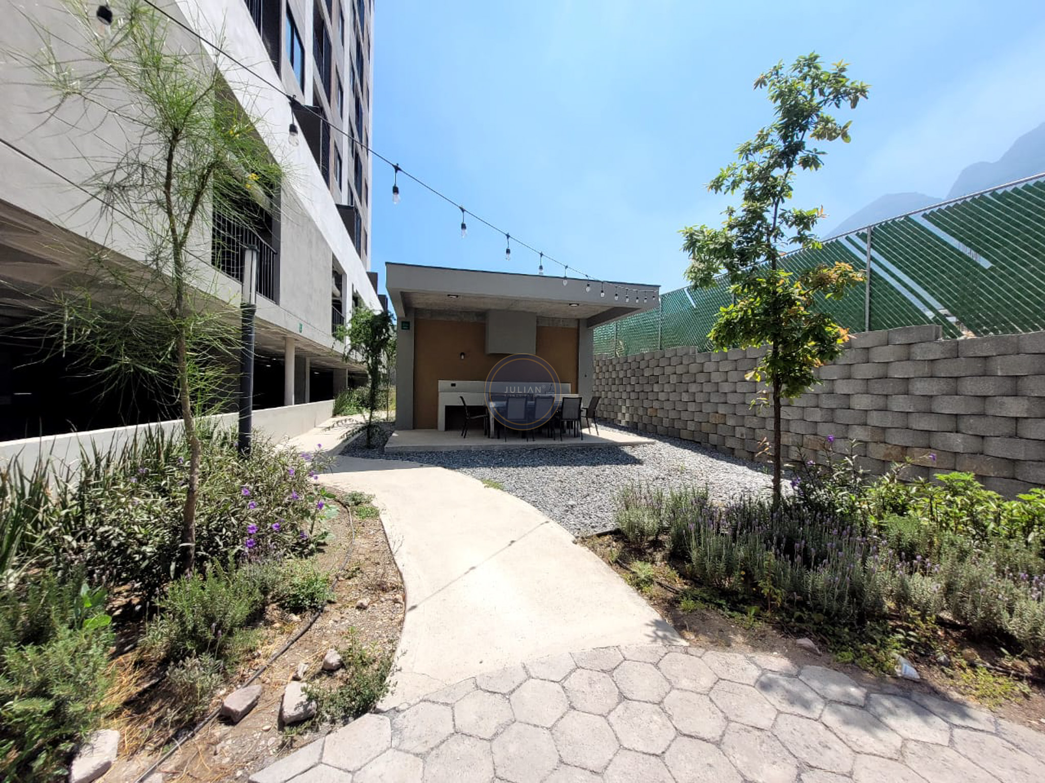 d5e344ea-6513-4b11-a009-e070d6310d5f